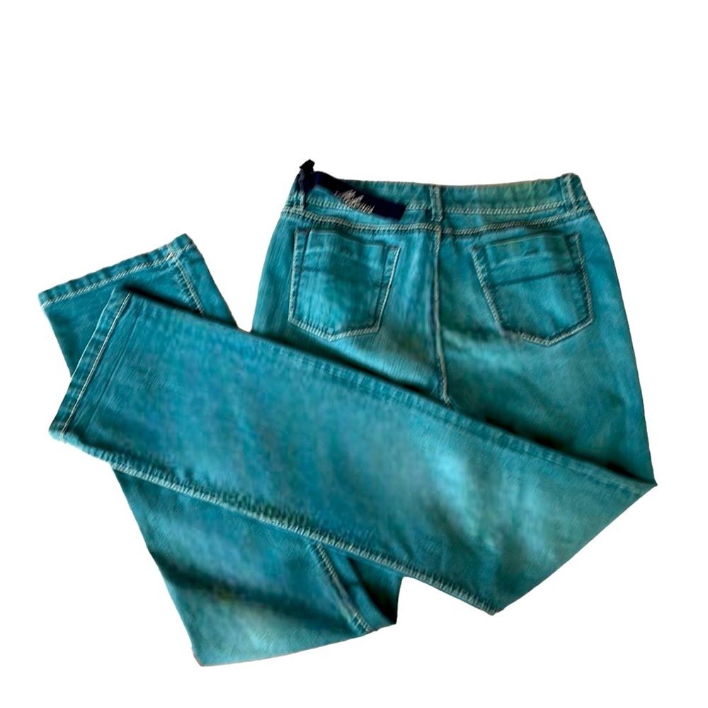 Designer Vintage Jeans. Beautiful mid blue with off white/dark blue stitching.